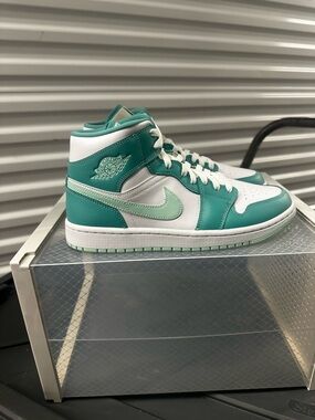 Nike Air Jordan 1 Mid Teal & White